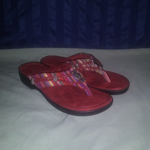 Minnetonka Flip Flops. Size 7. Silverthorne Raz.
